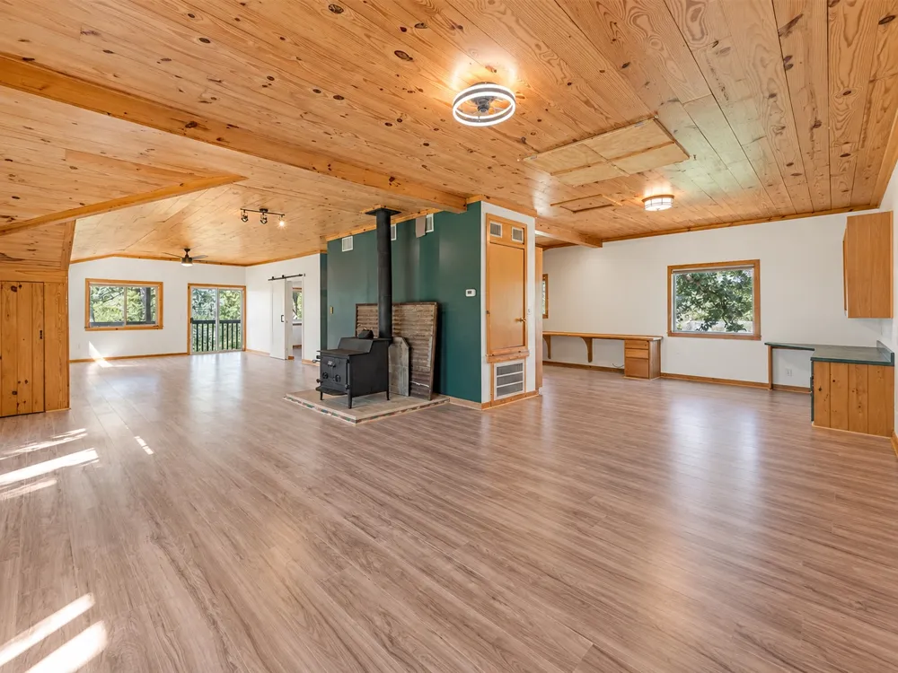 180 Ironstone Road Smithville, TX 78957