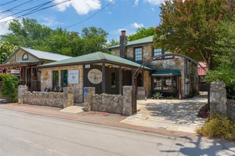 310 WIMBERLEY SQUARE
