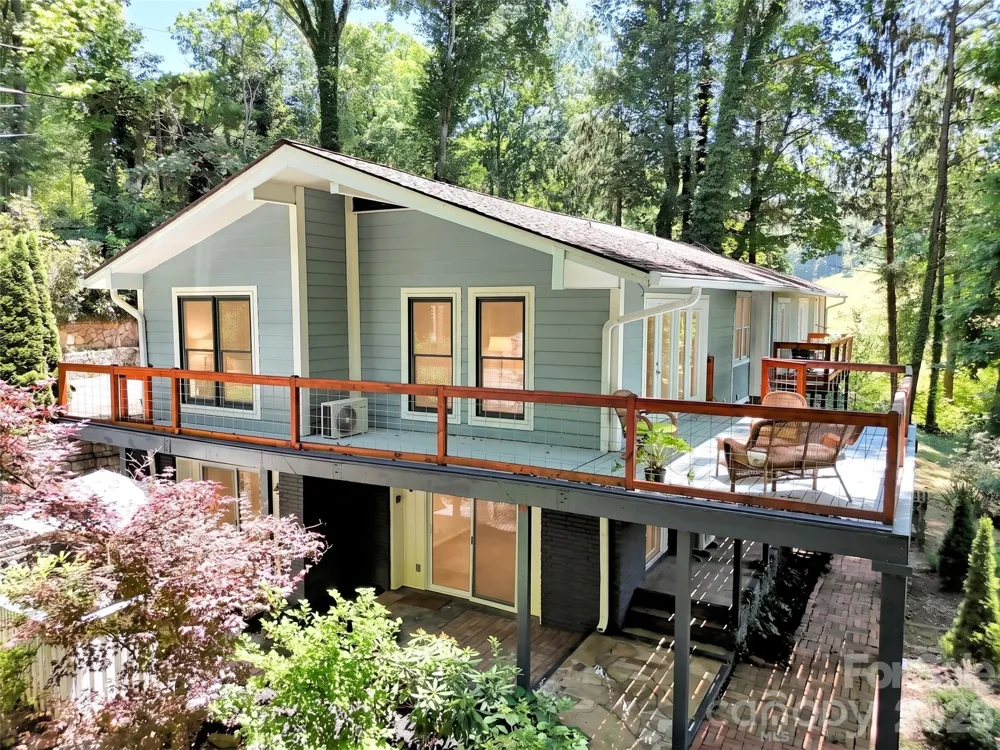 28 Wake Street Waynesville, NC 28716