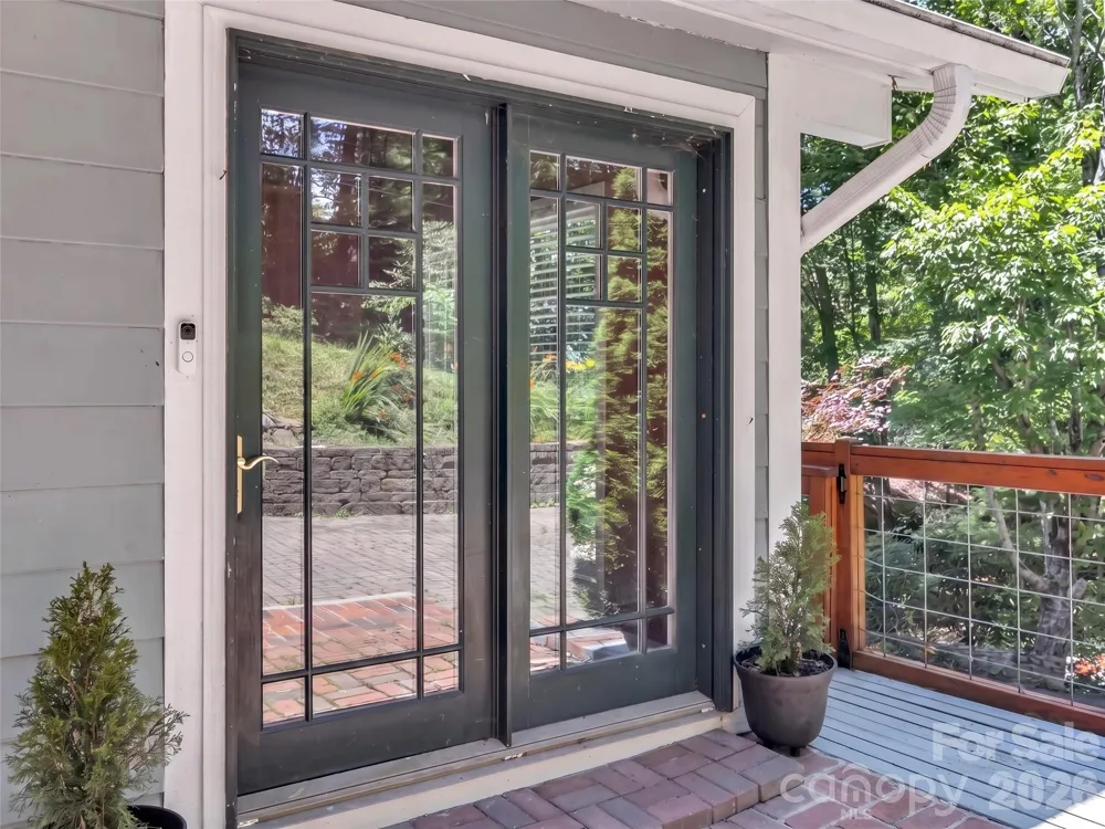 28 Wake Street Waynesville, NC 28716