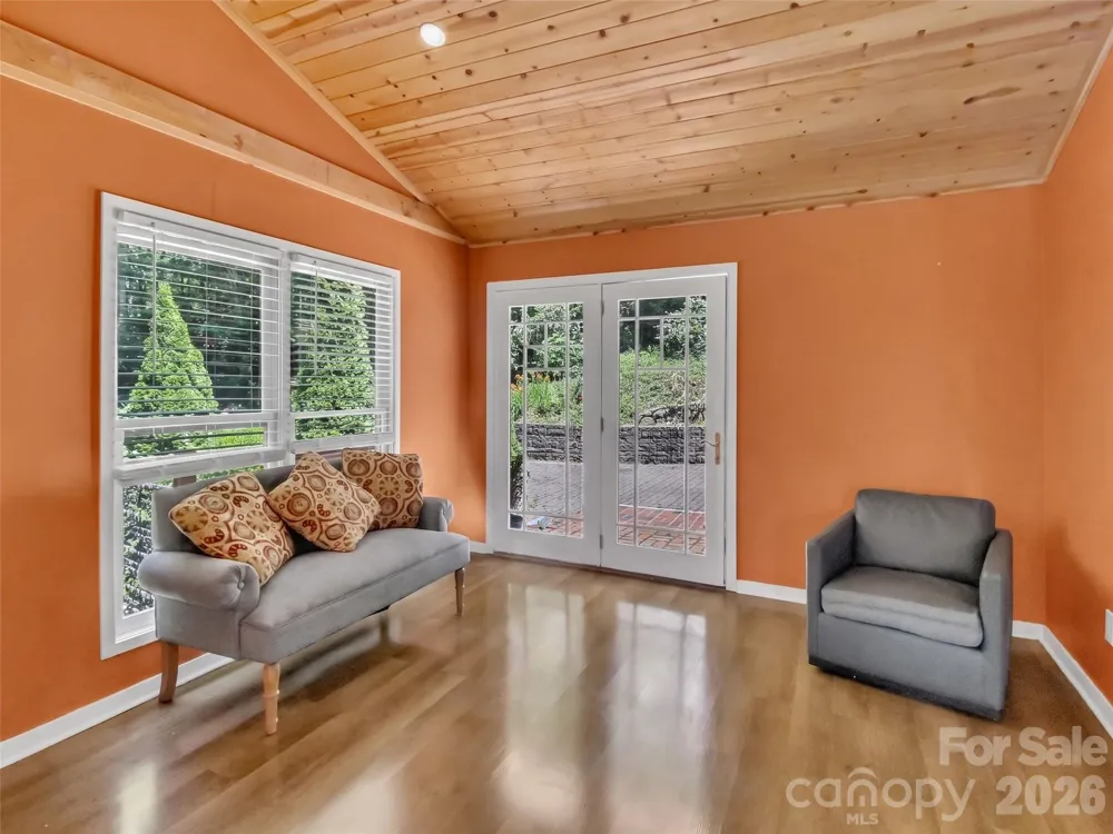 28 Wake Street Waynesville, NC 28716