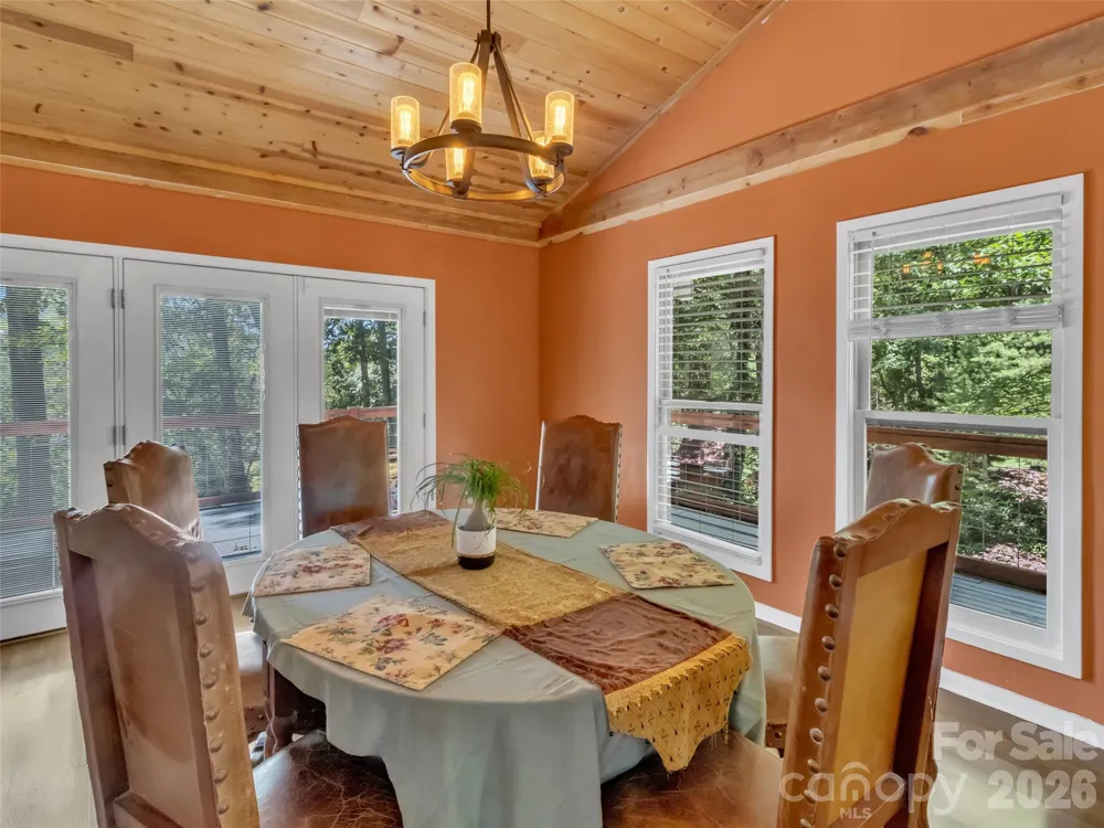 28 Wake Street Waynesville, NC 28716