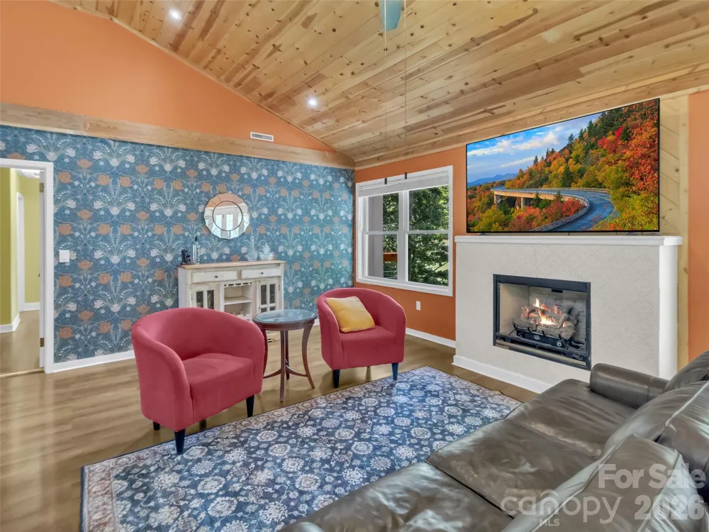 28 Wake Street Waynesville, NC 28716