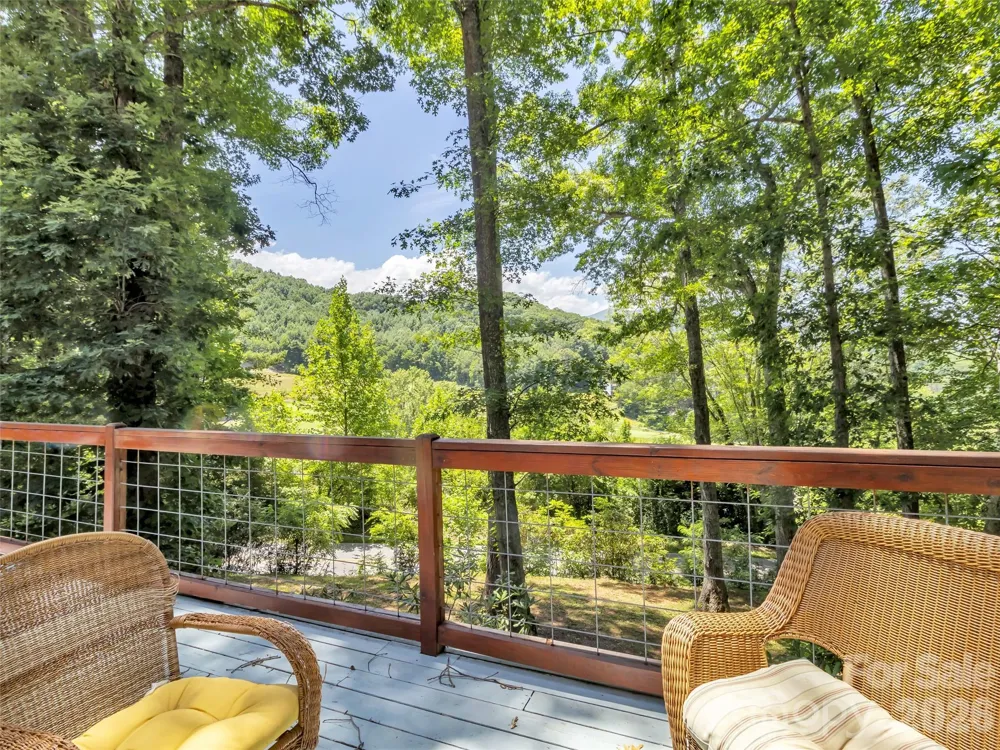 28 Wake Street Waynesville, NC 28716