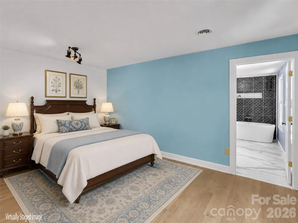 28 Wake Street Waynesville, NC 28716