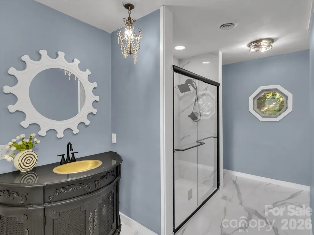 28 Wake Street Waynesville, NC 28716