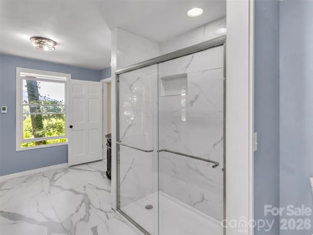 28 Wake Street Waynesville, NC 28716
