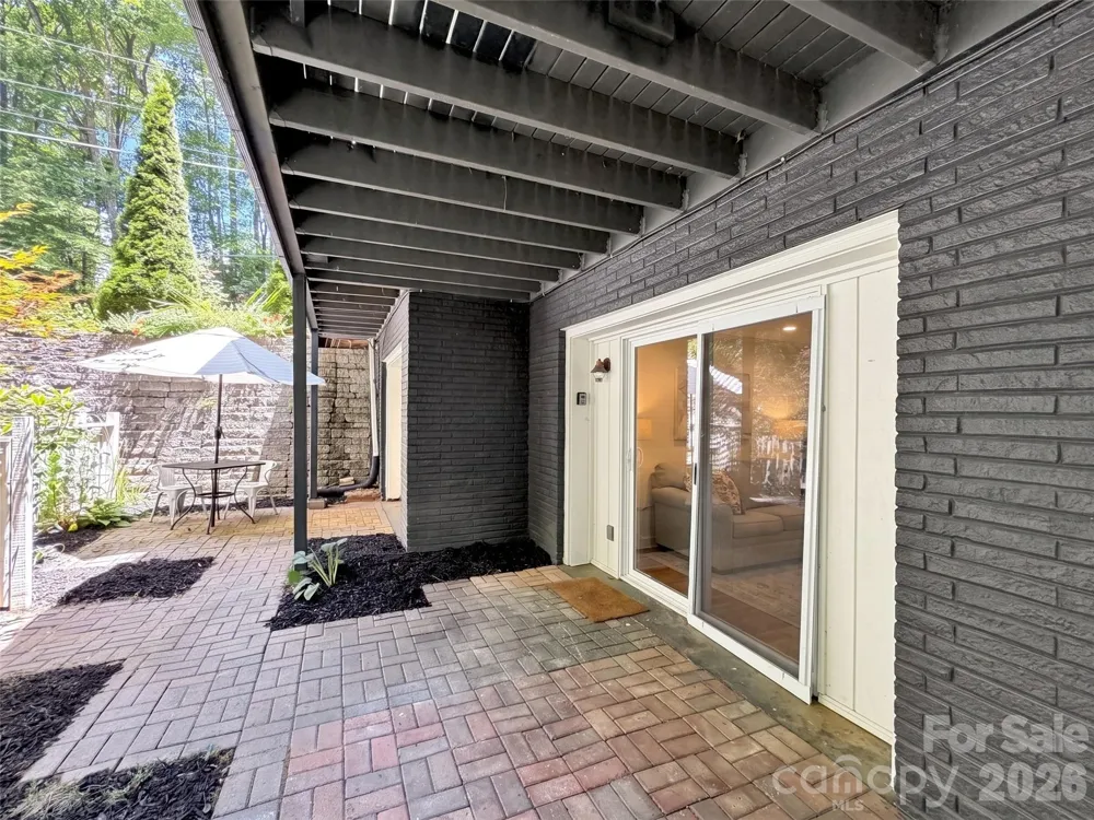 28 Wake Street Waynesville, NC 28716