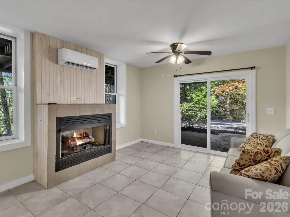 28 Wake Street Waynesville, NC 28716