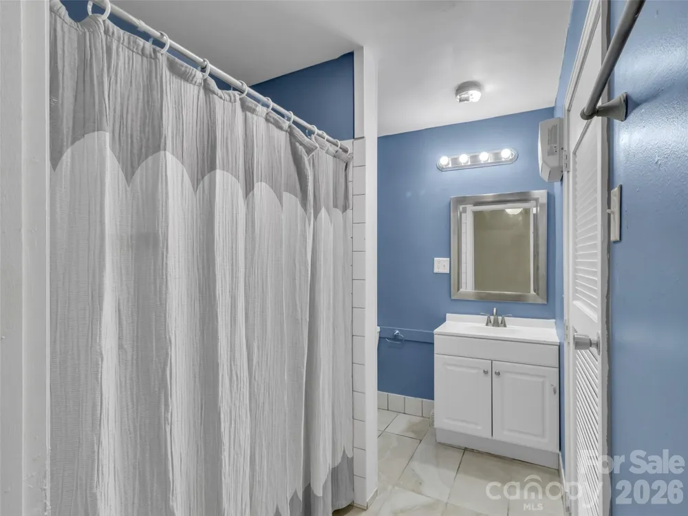 28 Wake Street Waynesville, NC 28716