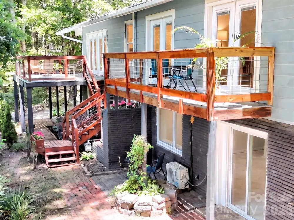 28 Wake Street Waynesville, NC 28716