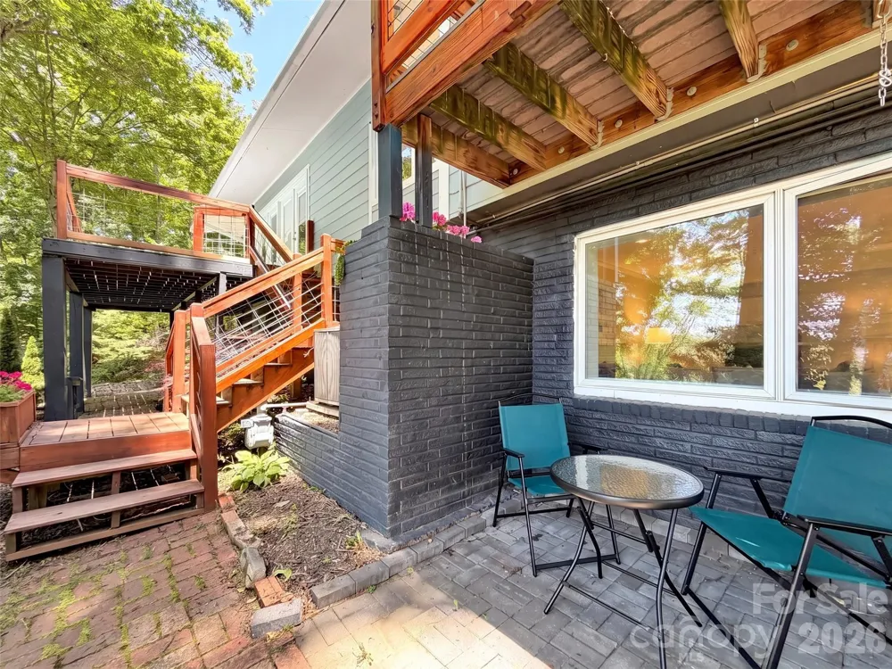 28 Wake Street Waynesville, NC 28716