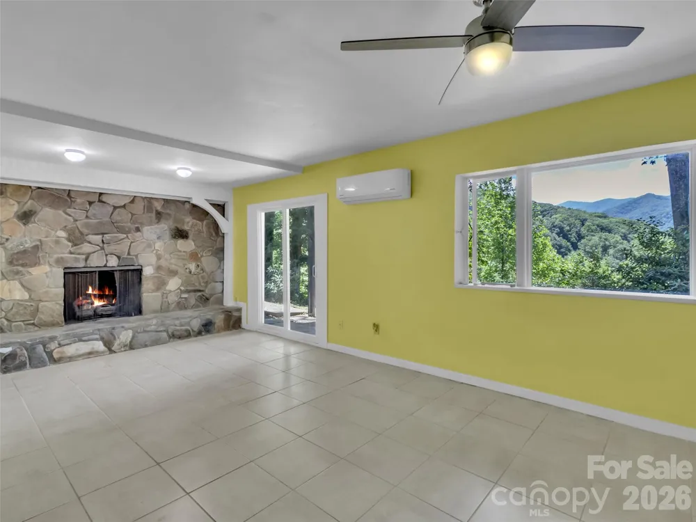 28 Wake Street Waynesville, NC 28716