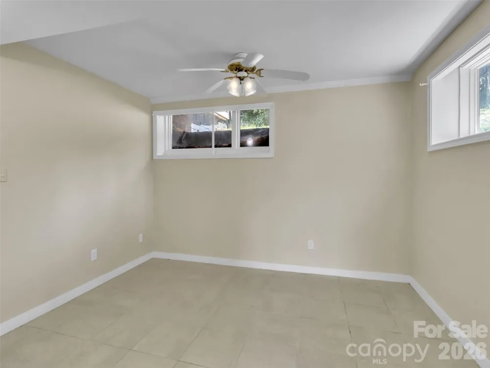 28 Wake Street Waynesville, NC 28716