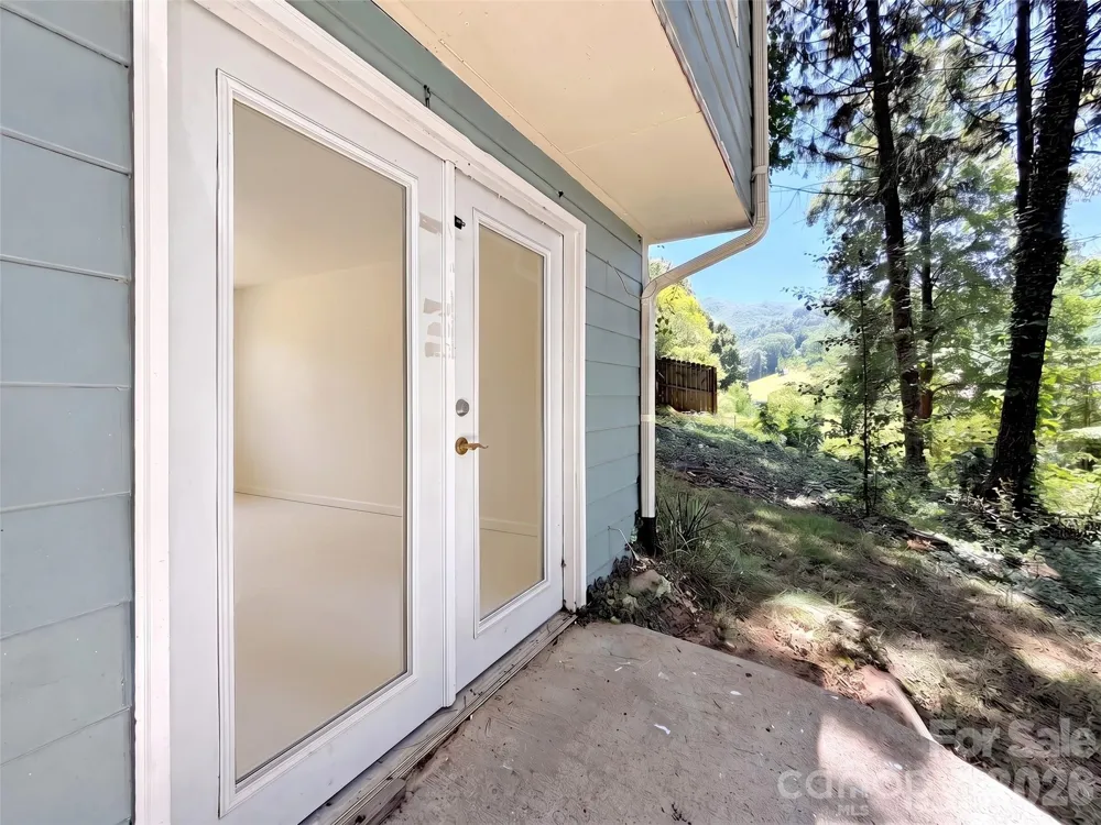 28 Wake Street Waynesville, NC 28716