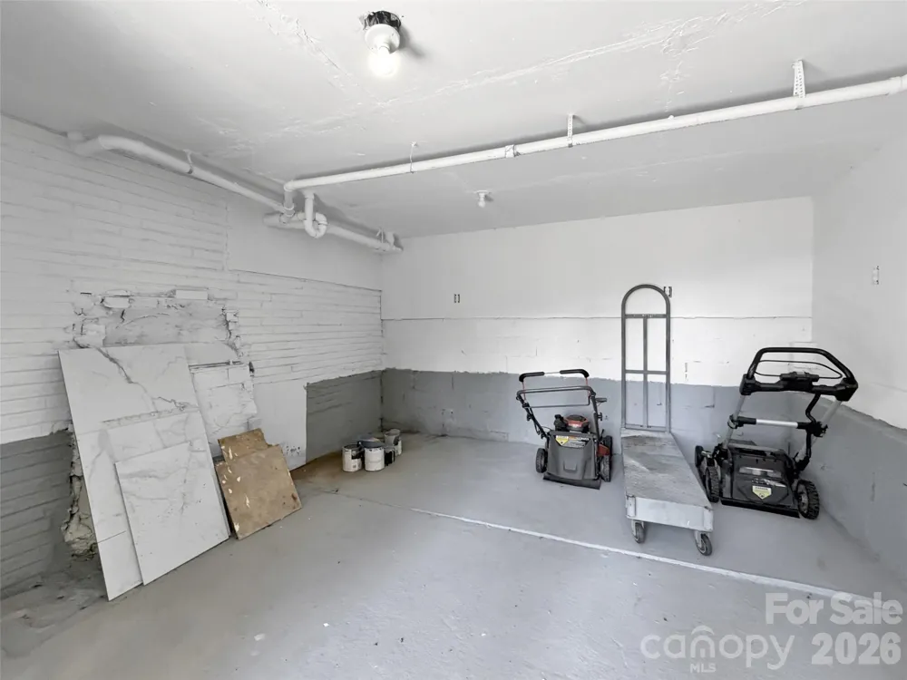 28 Wake Street Waynesville, NC 28716