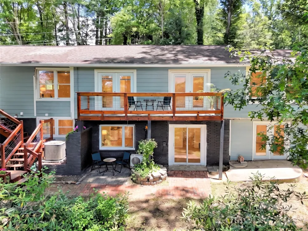 28 Wake Street Waynesville, NC 28716