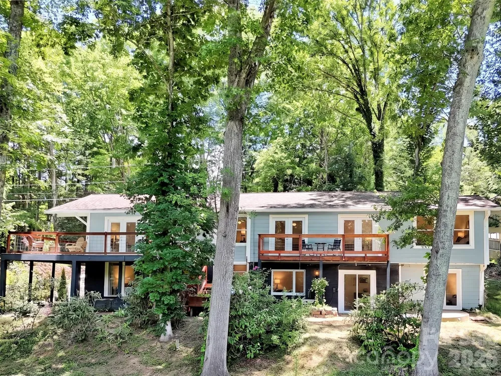 28 Wake Street Waynesville, NC 28716