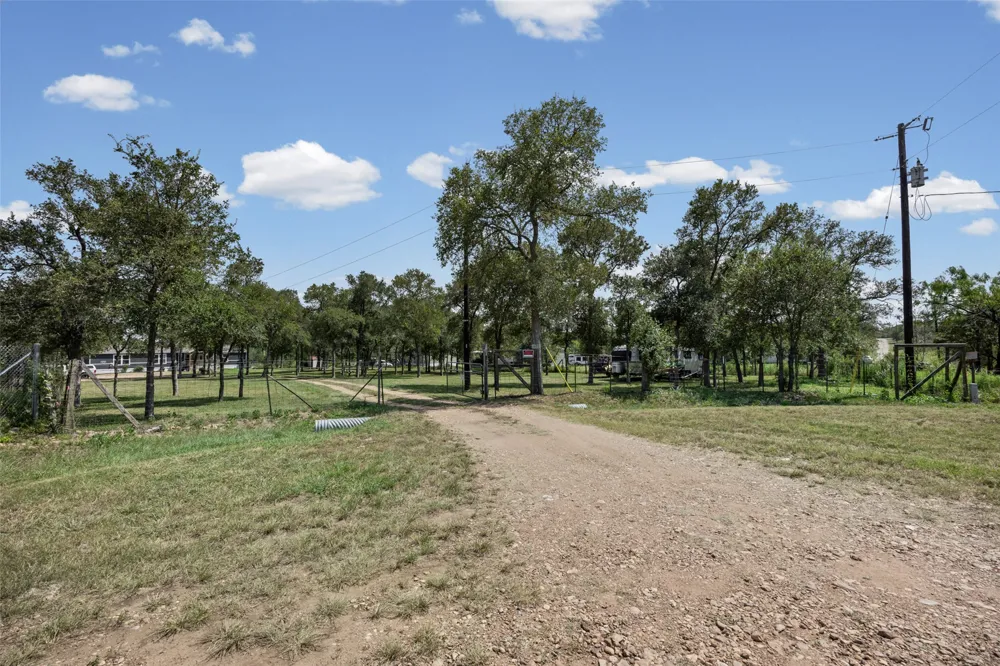 685 Thousand Oaks Drive Cedar Creek, TX 78612