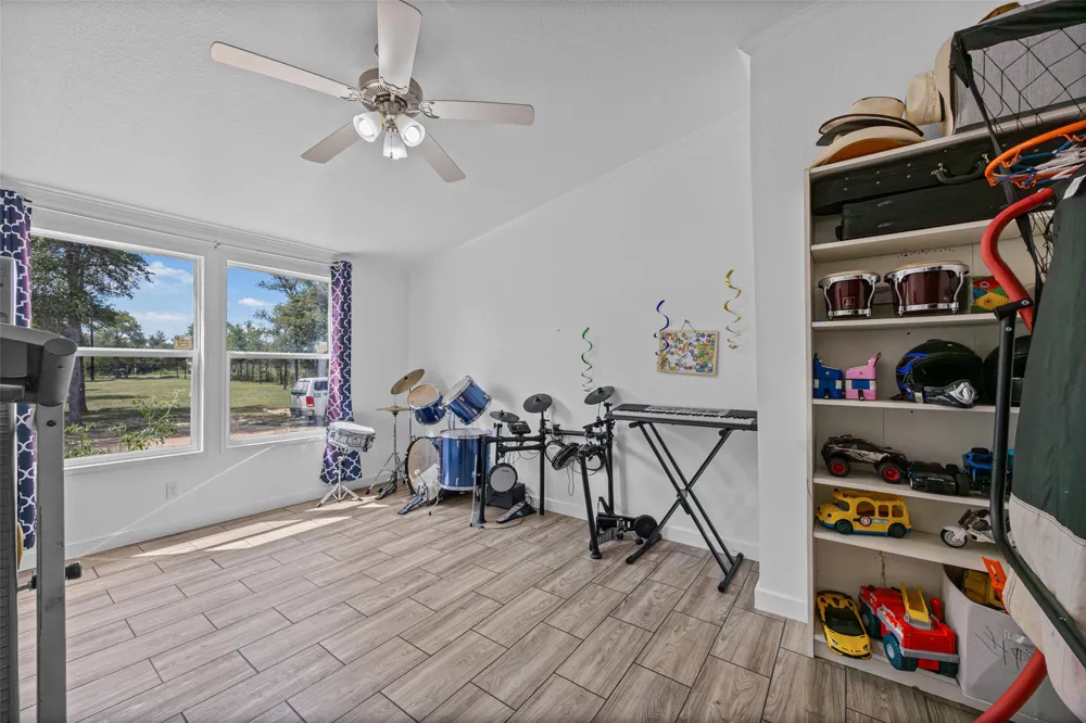 685 Thousand Oaks Drive Cedar Creek, TX 78612