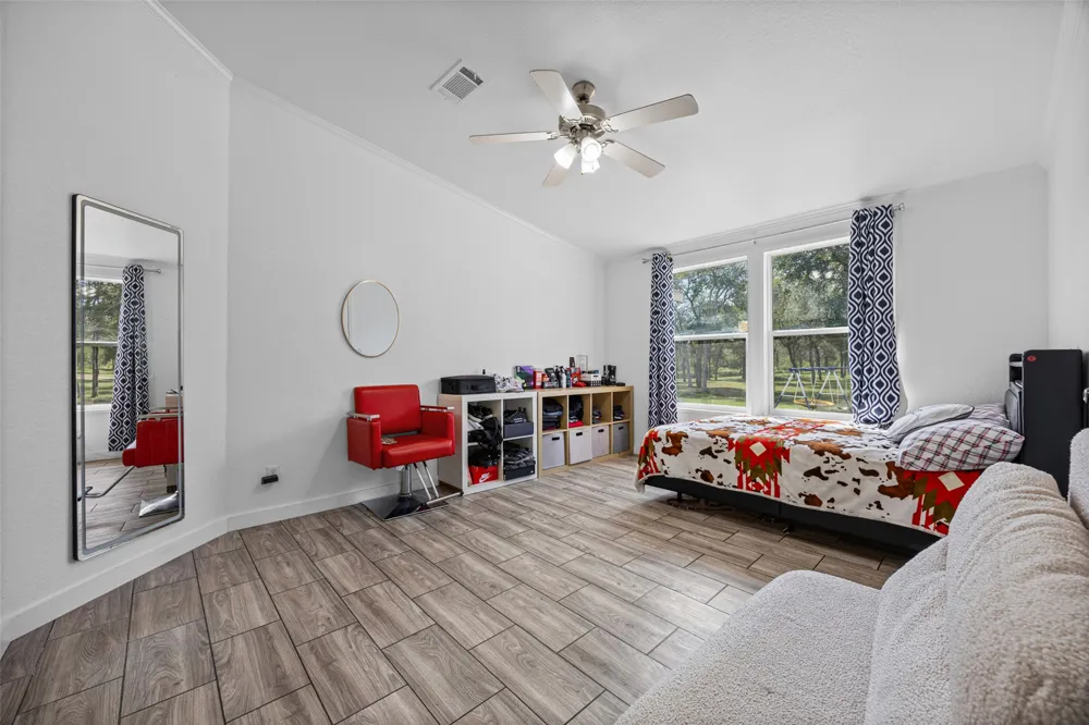 685 Thousand Oaks Drive Cedar Creek, TX 78612