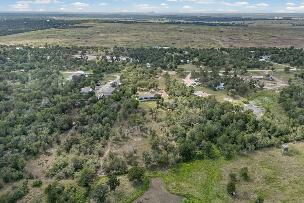685 Thousand Oaks Drive Cedar Creek, TX 78612