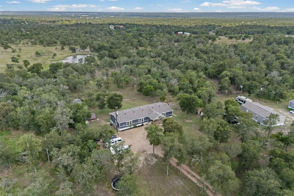 685 Thousand Oaks Drive Cedar Creek, TX 78612