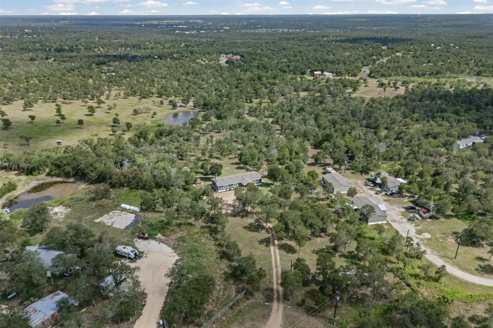 685 Thousand Oaks Drive Cedar Creek, TX 78612
