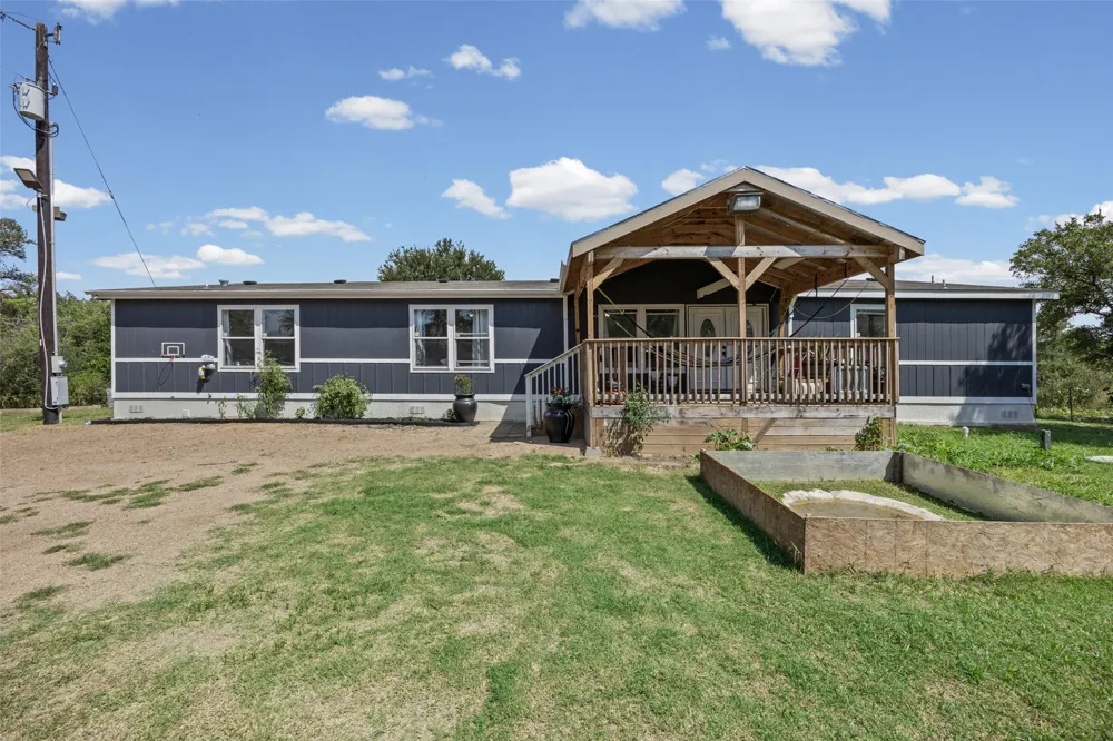 685 Thousand Oaks Drive Cedar Creek, TX 78612