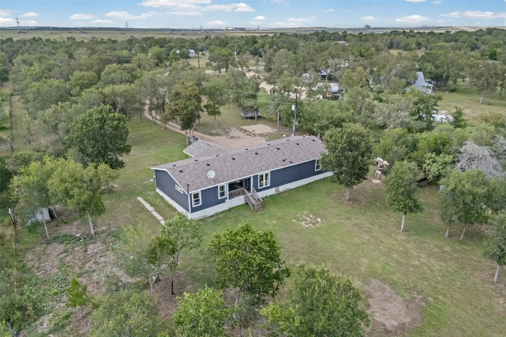 685 Thousand Oaks Drive Cedar Creek, TX 78612