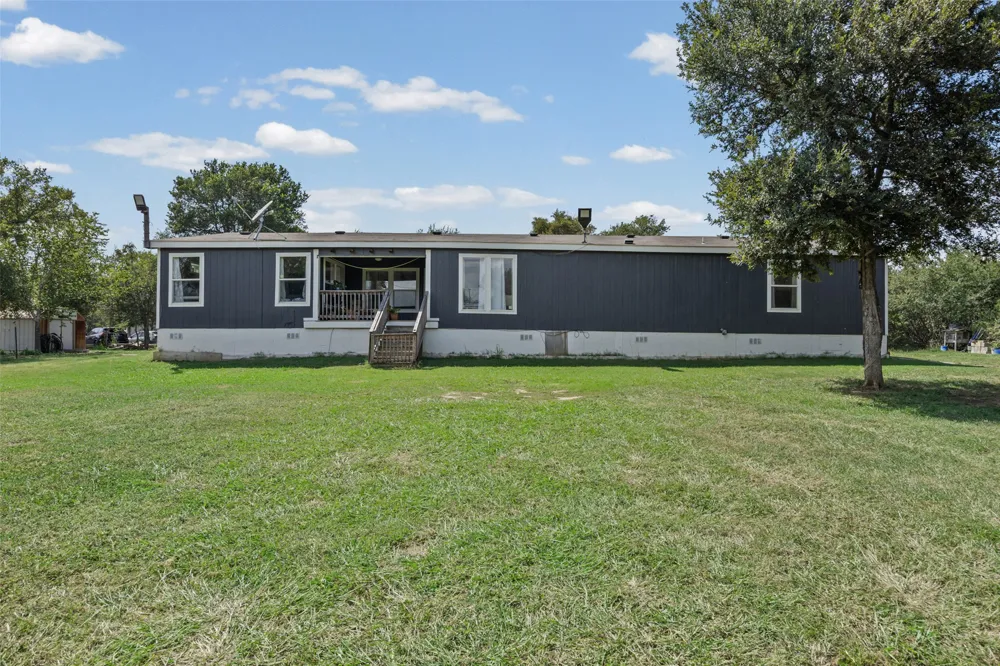 685 Thousand Oaks Drive Cedar Creek, TX 78612