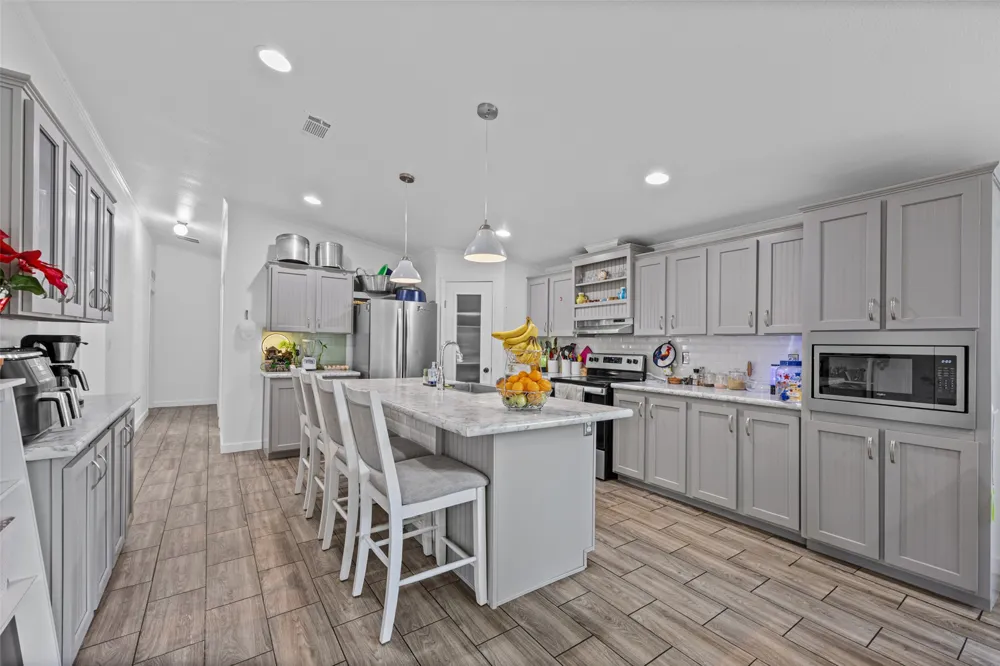 685 Thousand Oaks Drive Cedar Creek, TX 78612