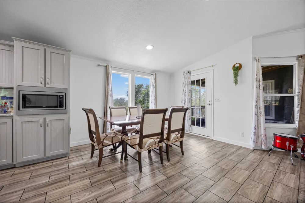 685 Thousand Oaks Drive Cedar Creek, TX 78612