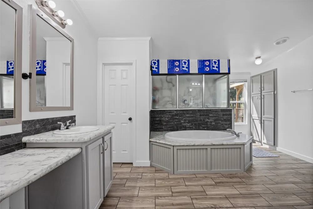 685 Thousand Oaks Drive Cedar Creek, TX 78612
