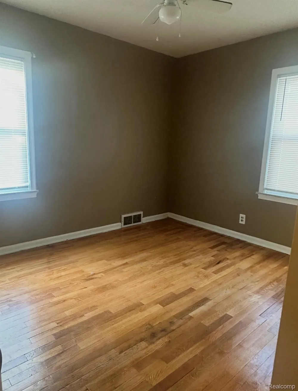 1436 Berrywood Lane Flint City, MI 48507