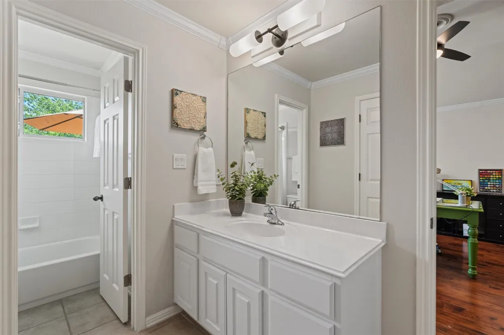 2605 Shire Ridge Drive Austin, TX 78732