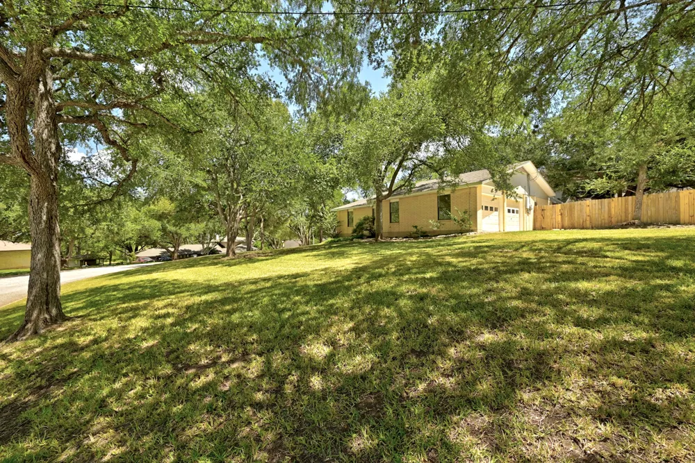 295 OAK CREEK CIRCLE Luling, TX 78648