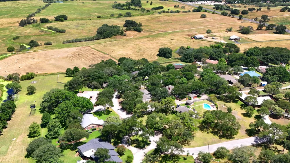 295 OAK CREEK CIRCLE Luling, TX 78648