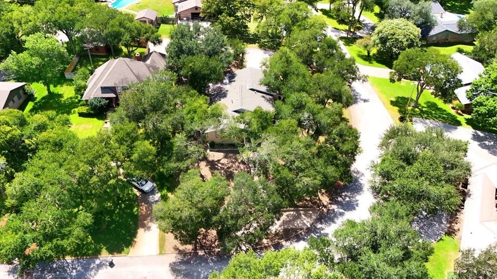 295 OAK CREEK CIRCLE Luling, TX 78648