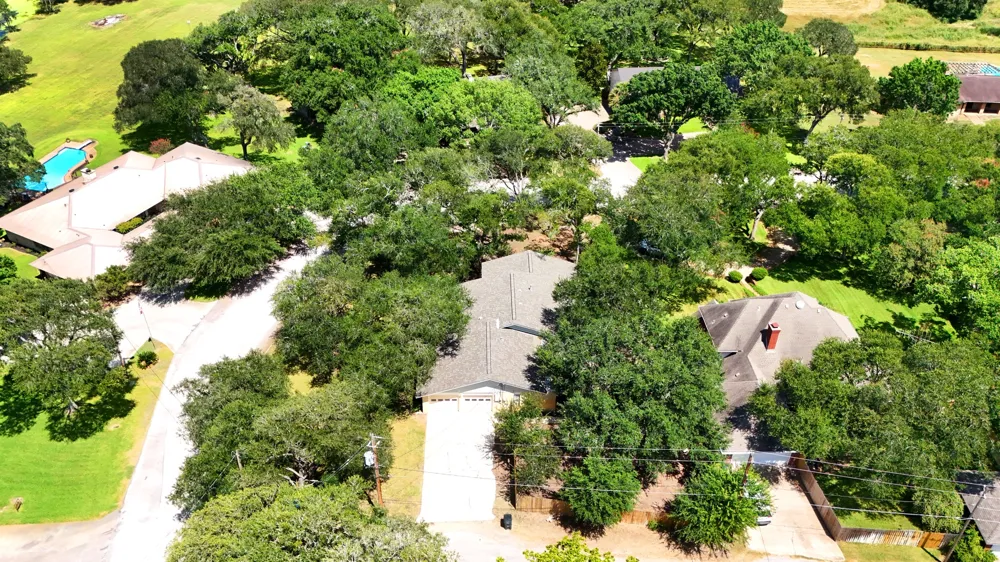 295 OAK CREEK CIRCLE Luling, TX 78648