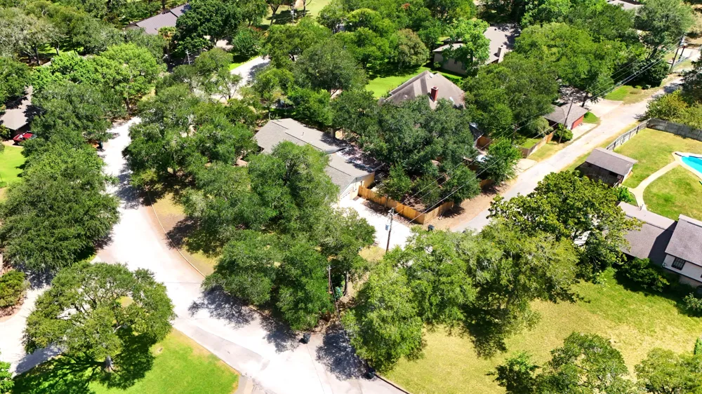 295 OAK CREEK CIRCLE Luling, TX 78648
