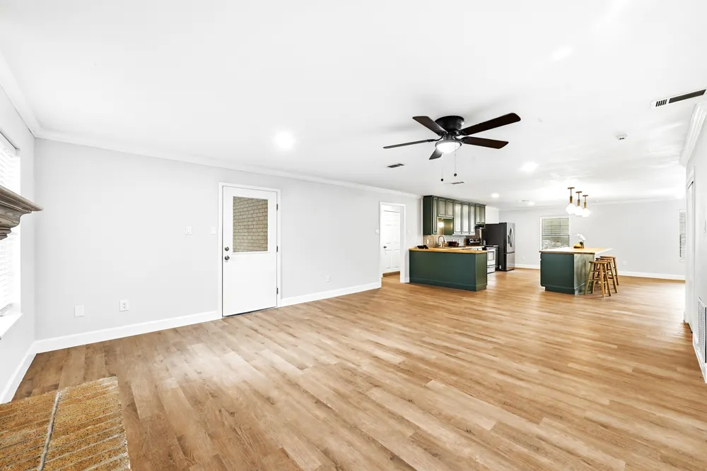 295 OAK CREEK CIRCLE Luling, TX 78648