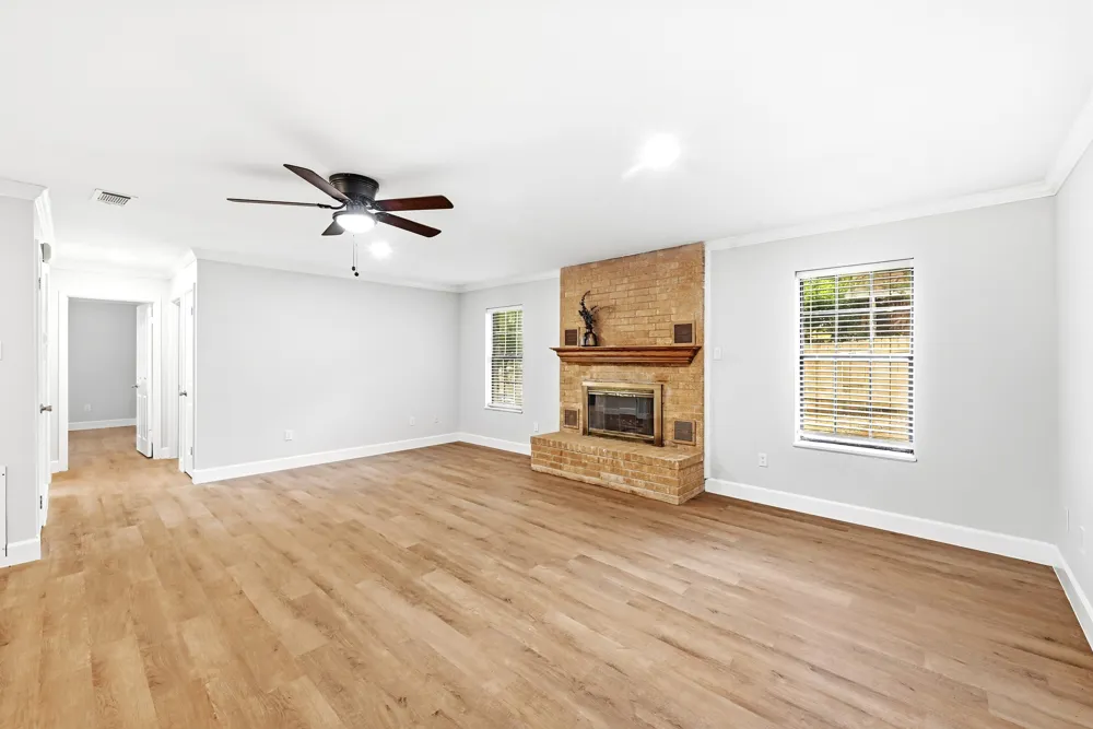295 OAK CREEK CIRCLE Luling, TX 78648