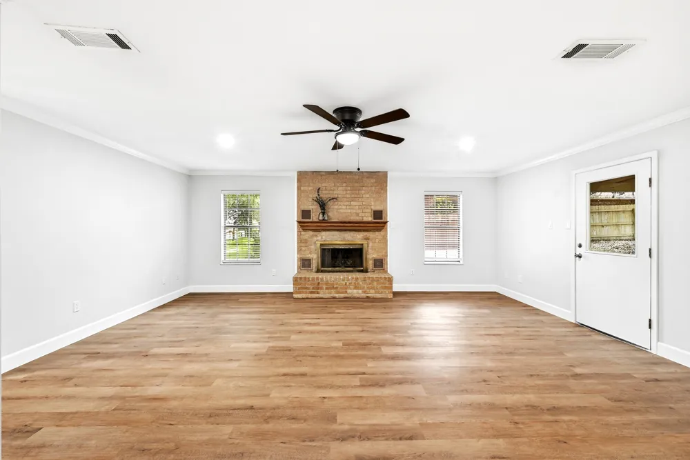 295 OAK CREEK CIRCLE Luling, TX 78648