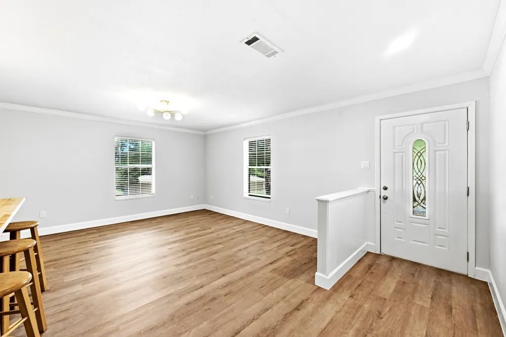 295 OAK CREEK CIRCLE Luling, TX 78648