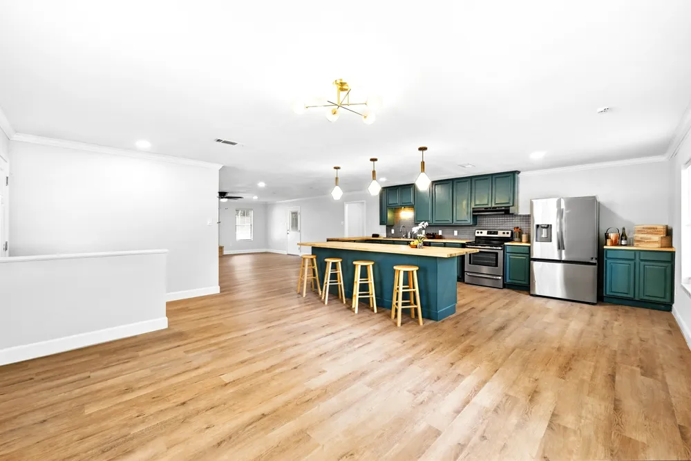 295 OAK CREEK CIRCLE Luling, TX 78648