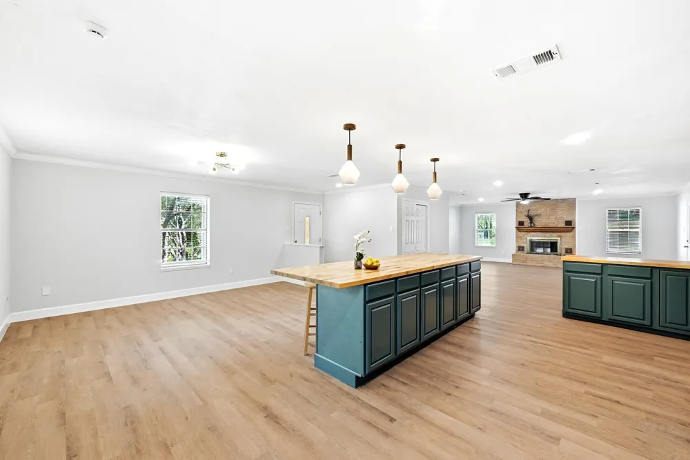 295 OAK CREEK CIRCLE Luling, TX 78648