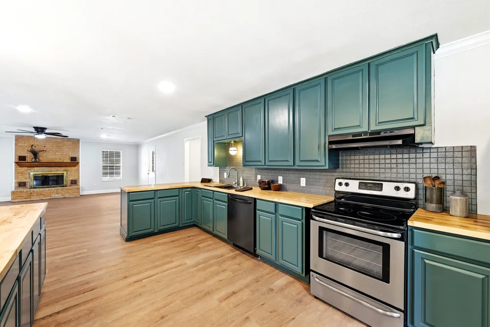 295 OAK CREEK CIRCLE Luling, TX 78648