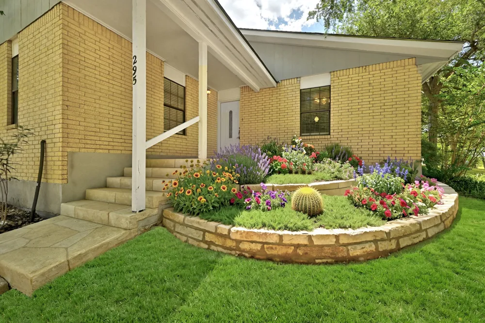 295 OAK CREEK CIRCLE Luling, TX 78648