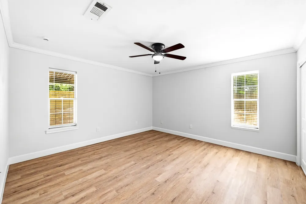 295 OAK CREEK CIRCLE Luling, TX 78648